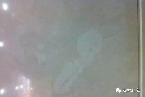 人造石光澤度降低或劃痕的修復(fù)方法